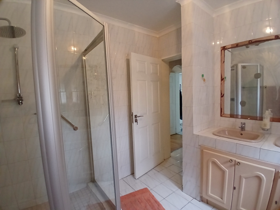 4 Bedroom Property for Sale in Zinniaville North West